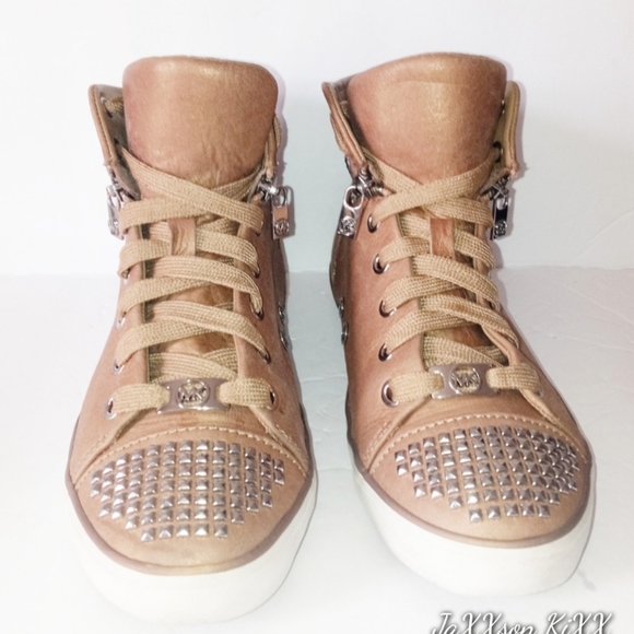Michael Kors studded sneaker.   Size 6 - Picture 2 of 10